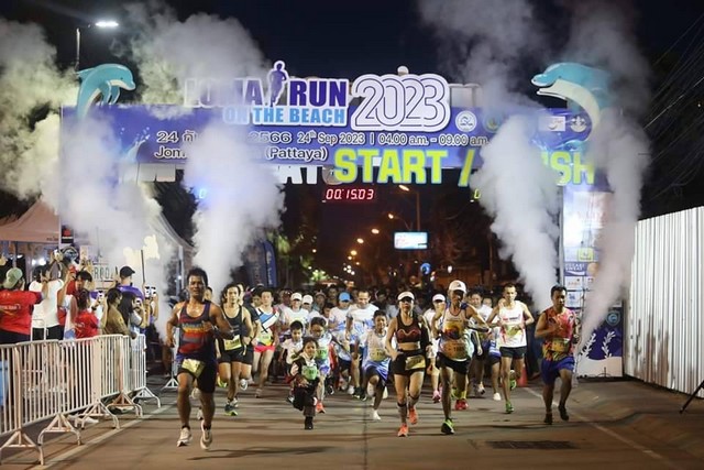 ชลบุรี-นักวิ่งไทย-เทศ ร่วมแข่ง LOMA RUN ON THE BEACH 2023 คึกคัก