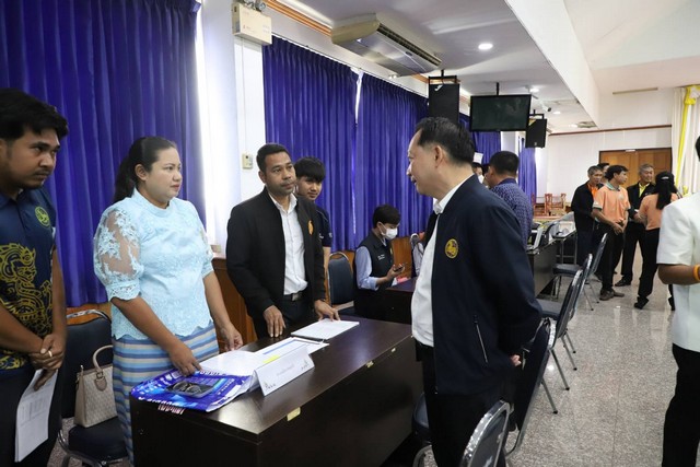 ปทุมธานี รวมพลังเปิด “ตลาดนัดแก้หนี้” ดึงลูกหนี้-เจ้าหนี้ คุยกัน แก้ปัญหาความเดือดร้อนจากหนี้นอกระบบ