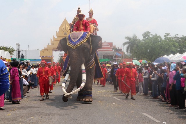 ร้อยเอ็ด… รมว.กระทรวงวัฒนธรรม เปิดงาน มหาทานบารมี ประเพณีบุญผะเหวดร้อยเอ็ด ประจำปี 2567 อย่างยิ่งใหญ่