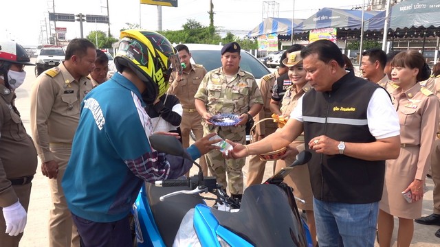 ปทุมธานี นอภ.ลาดหลุมแก้วเปิดศูนย์ลดอุบัติเหตุเส้นทางหลักขับขี่ปลอดภัย เมืองไทยไร้อุบัติเหตุช่วงสงกรานต์