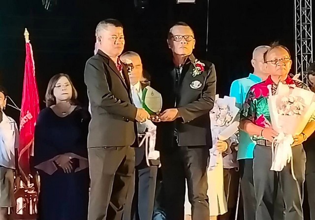 ลพบุรี- ลูกเขียวแดงศิษย์โรงเรียนพิบูลวิทยาลัย รวมงานรวมพลคนเขียวแดง กันอย่างคับคั่ง พร้อม มอบโล่ห์ศิษย์เก่าดีเด่นสาขาต่างๆ