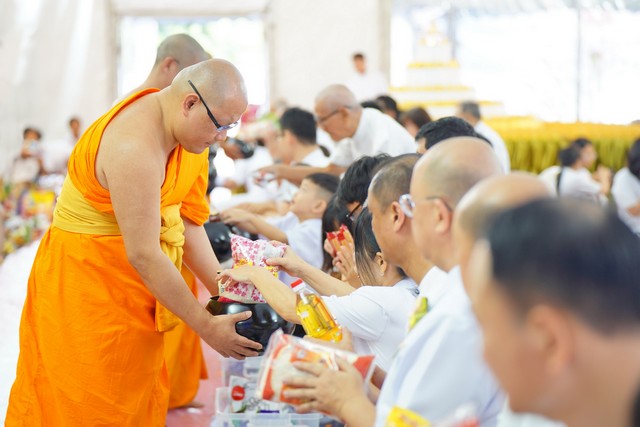 ปทุมธานี ชาวพุทธในมาเลย์ร่วมกิจกรรมวิสาขบูชาที่วัดพระธรรมกาย กัวลาลัมเปอร์