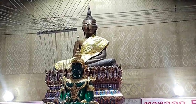นครนายก – มาแล้วเลขอ่างน้ำมนต์วัดหลวงพ่อปากแดง นักท่องเที่ยวเข้ากราบไหว้หลวงพ่อปากแดง ขอพร โชคลาภ ธุรกิจ หน้าที่การงานส่องเลขเด็ดอ่างน้ำมนต์