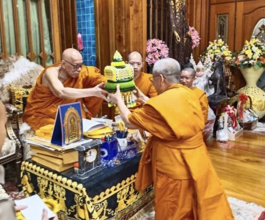 วัดพระธาตุเชิงชุมฯ และ มูลนิธิพุทธภูมิธรรม กราบสมเด็จพระพุฒาจารย์ .. เปิดพลังบุญโครงการสร้างยอดทองคำ พระธาตุเชิงชุม(ส่วนท้ายสุด) และเตรียมฉลองสมโภชพระธาตุฯ รอบ 2500 ปี