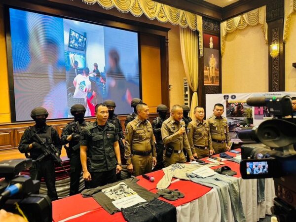 เชียงใหม่-ตำรวจภูธรภาค 5 แถลงข่าวการจับกุมแก๊งวัยรุ่นก่อเหตุปล้นทรัพย์และทำร้ายร่างกายผู้อื่น และการจับกุมผู้ต้องหาก่อเหตุชิงทรัพย์ วิ่งราวทรัพย์ต่อเนื่องใน 5 พื้นที่