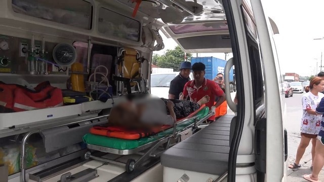สงขลา-เกิดอุบัติเหตุรถสิบล้อชนกระบะ บาดเจ็บ 2 ราย
