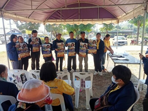 #แม่ฮ่องสอน # ผู้นำชุมชนต่างทยอยมารับปฎิทิน “แม่เลี้ยงผึ้ง” อย่างต่อเนื่อง