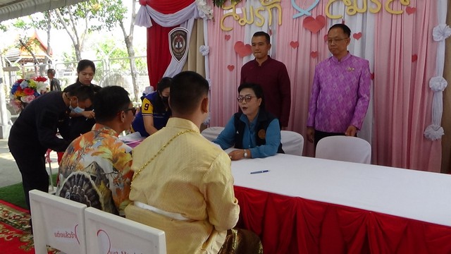 อ่างทอง ครั้งแรกของอ่างทอง จัดแต่งงานผู้ต้องขัง 10 คู่รวมถึงคู่รัก LGBTQ ในเรือนจำ