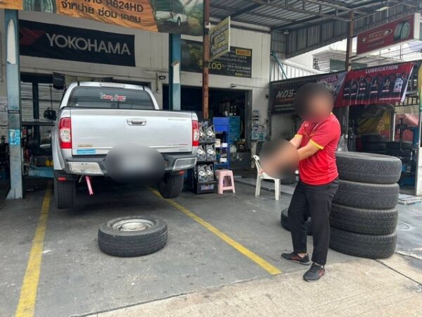 ชลบุรี-รวบหนุ่มโรงงานแสบ ตระเวรลักไฟท้ายรถยนต์ หารายได้พิเศษ สุดท้ายโดนรวบ สารภาพนำเงินไปแต่งรถ