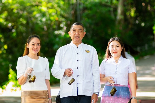 นครนายก – อธิบดีกรมการศาสนา ลงพื้นที่จังหวัดนครนายก โครงการเข้าปฏิบัติธรรมวันธรรมสวนะศรัทธาอิ่มบุญ อุดหนุนชุมชน ทำบุญตักบาตร ยลวิถีลาวเวียง