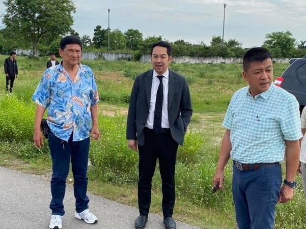 ฉะเชิงเทรา-รองนายกอบจ.ฉะเชิงเทรา ลงพื้นที่ตำบลท่าถ่าน หลังได้รับการร้องเรียนจากชาวบ้านมีผักตบชวาและวัชพืชกรีดขวางทางน้ำในการทำการเกษตร