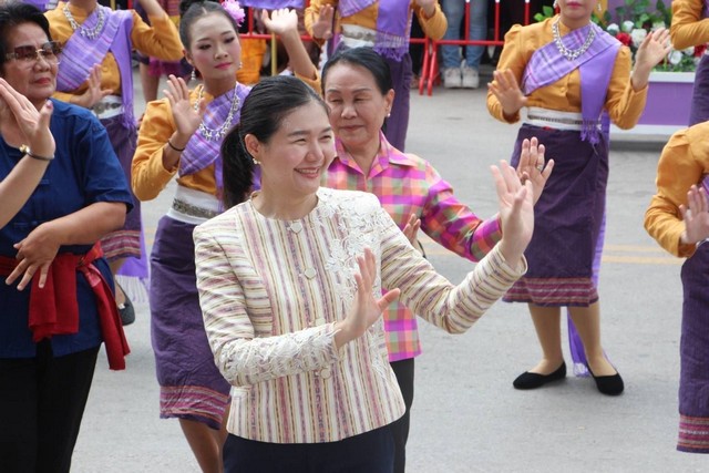 ร้อยเอ็ด…รมต.จิราพร เปิดงานบุญบั้งไฟพนมไพร 2568 อย่างยิ่งใหญ่ จุดบั้งไฟ 10 ล้านแห่งแรกของโลก