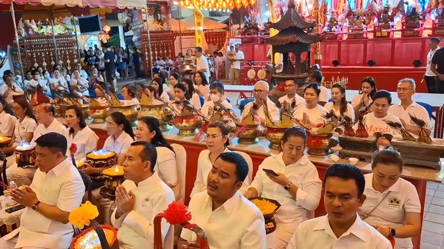สงขลา-พิธีเวียนเทียนสะเดาะเคราะห์เสริมดวงชะตา ตามประเพณีจีน ในงานสมโภชเจ้าพ่อหลักเมืองสงขลา ครบรอบ 183 ปี