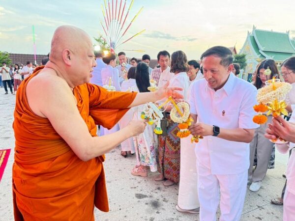 ปทุมธานี สืบสานพระพุทธศาสนา ร่วมพิธีเวียนเทียน ในวันอาสาฬหบูชาและวันเข้าพรรษา