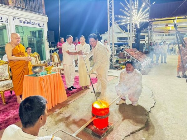 ปทุมธานี จัดพิธีทำบุญใหญ่เททองหล่อพระทาน พระประธานปางลีลาสูง ๒.๘๙ เมตร องค์ที่ ๖ เพื่อถวายเป็นพุทธบูชาและมอบให้กับวัดในถิ่นทุรกันดาร