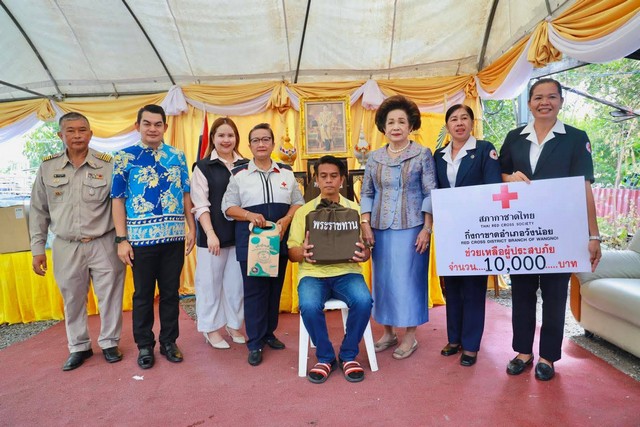 อยุธยา – นายกองค์การบริหารส่วนจังหวัดพระนครศรีอยุธยา ร่วมพิธีมอบสิ่งของพระราชทานช่วยเหลือผู้ประสบอัคคีภัย