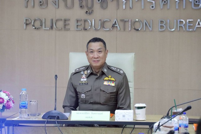 ตำรวจจราจรพร้อมรับมือฝนตกหนัก น้ำท่วมขัง อำนวยความสะดวกและช่วยเหลือประชาชน