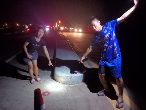 กาฬสินธุ์เกิดอุบัติเหตุรถเก๋งปีนเกาะกลางถนนสร้างใหม่
