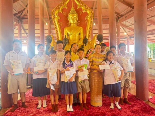 ปทุมธานี วัดสิงห์ สามโคก จัดพิธีมอบทุนการศึกษาแก่เด็กนักเรียนพร้อมมอบข้าวสาร ในงานสมโภชอาราม ครบ 358 ปี