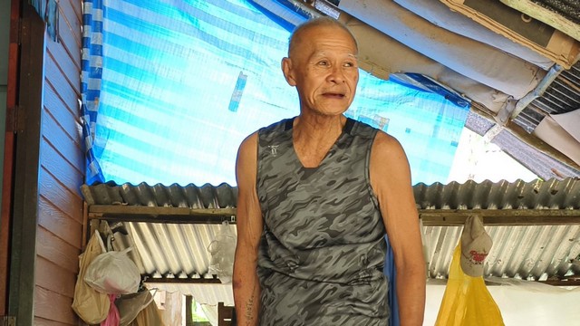 พังงา-ช่วยด้วย!!น้ำท่วมสูงกว่า 10ครัวเรือน ชาวบ้านโคกเคียน รอความช่วยเหลือ ต้องใช้เรือสัญจร