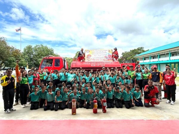 ชลบุรี-สัตหีบเทศบาลเกล็ดแก้วสร้างนักดับเพลิงน้อยป้องกันอัคคีภัย