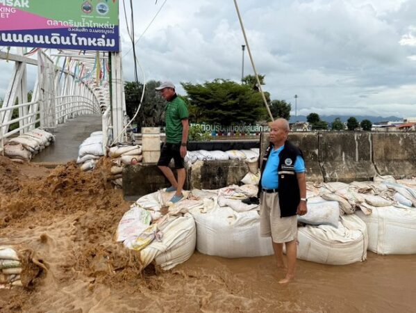 เพชรบูรณ์ น้ำป่าสักหลาก! หล่มสักอ่วมระลอก 5 จ่อท่วมหนักอีก ชาวบ้านเร่งขนของหนีน้ำ