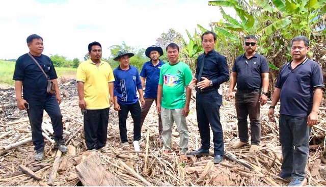 พิษณุโลก รองนายก อบจ.พิษณุโลก ลงพื้นที่สำรวจถนนในพื้นที่ ต.บ้านดง อ.ชาติตระการ ถูกน้ำป่าพัดซากต้นไม้กีดขวางไม่สามารถใช้สัญจรได้เพื่อเตรียมแก้ปัญหาความเดือดร้อนให้ประชาชนอย่างเร่งด่วน