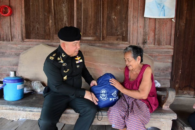 พิษณุโลก ผบ.มทบ.39 ทำทันที ลงพื้นที่บ้านน้ำปาด หลังถูกน้ำป่าถล่มหนัก