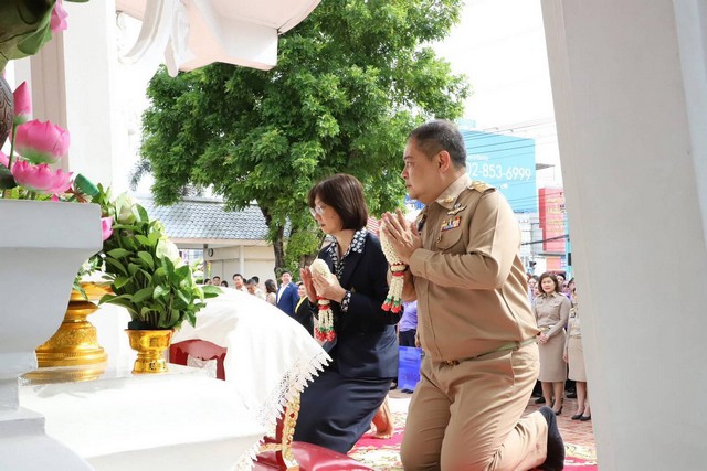 ปทุมธานี พ่อเมืองปทุมธานี คนที่ 62 เข้าปฏิบัติหน้าที่วันแรก พร้อมมอบนโยบาย 9 ด้าน “ทุกข์ลดลง สุขเพิ่มขึ้น”เพื่อชาวปทุมธานี