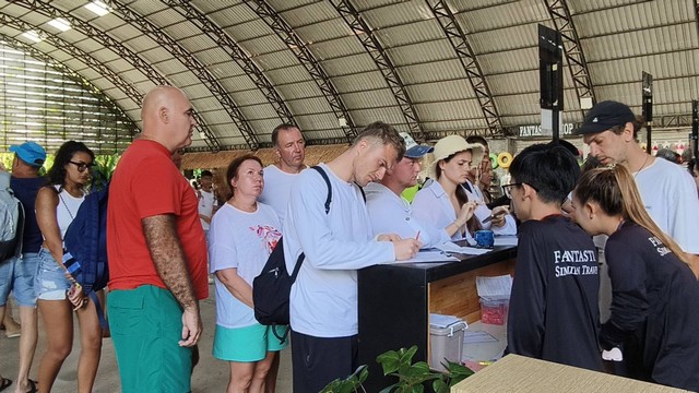 พังงา-คึกคักเปิดเกาะสิมิลันวันแรก นทท.แห่เที่ยวกว่า 200 คน