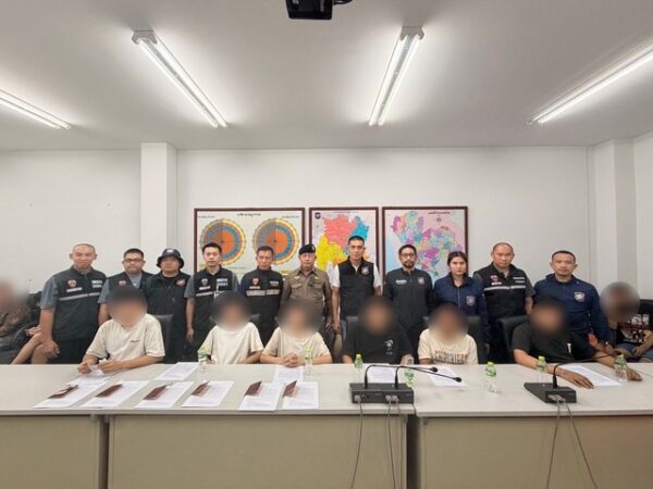 “เชียงราย”ตม.เชียงราย ร่วมตร.ท่องเที่ยวจับจีนเทา 19 คนหนีทัพจากแม่สอดมุ่งสู่ลาว”