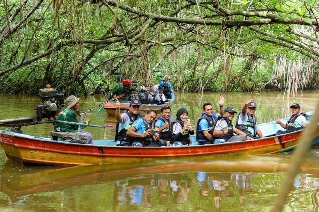 ปัตตานี.- ผุดแคมเปญ “วิ่งไป เที่ยวไป กับ แม่บ้านมหาดไทย” นายอำเภอยะหริ่ง เชิญชวนปชช.ทุกทิศทั่วไทยมาท่องเที่ยวสัมผัสธรรมชาติ – ล่องเรืออุโมงค์ป่าโกงกาง ที่ ต.บางปู อ.ยะหริ่ง