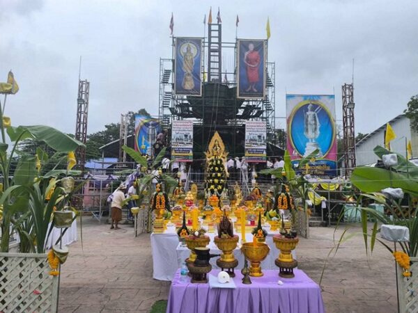 นครนายก – วัดธรรมปัญญาจัดพิธีบวงสรวงเทปูนแบบพระพุทธรูปปางยืนประทานพรเปิดโลกเสาร์ 5 หน้าตัก 5 เมตรสูง 17.19 เมตร