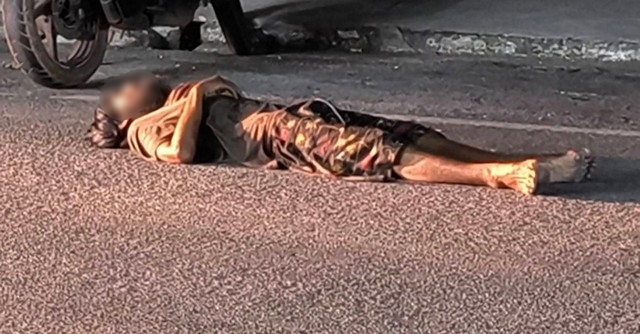 นครนายก – หนุ่มป่วยจิตเวชขาดยารักษานอนขวางถนนสร้างความเดือดร้อนชาวบ้านเกรงว่ารถจะชนได้รับอันตราย