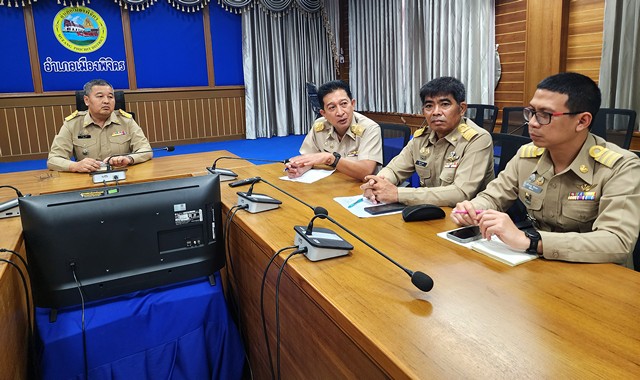 พิจิตร-ชาวนาพิจิตรรวมตัวร้องทุกข์ขายข้าวเปลือกตั้งแต่ช่วงวันสงกรานต์จนถึงวันนี้ยังไม่ได้เงินส่อเค้าจะถูกฉ้อโกง