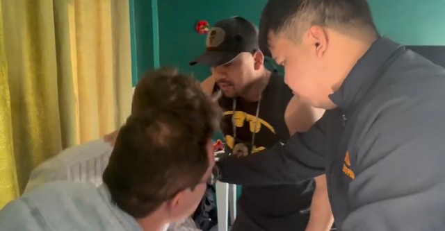 สุราษฎร์ธานี-ตำรวจท่องเที่ยวเกาะพะงัน บุกรวบหนุ่มรัสเซีย-ฝรั่งเศส คาบ้านเช่า พร้อมโคเคน เตรียมรับเทศกาล